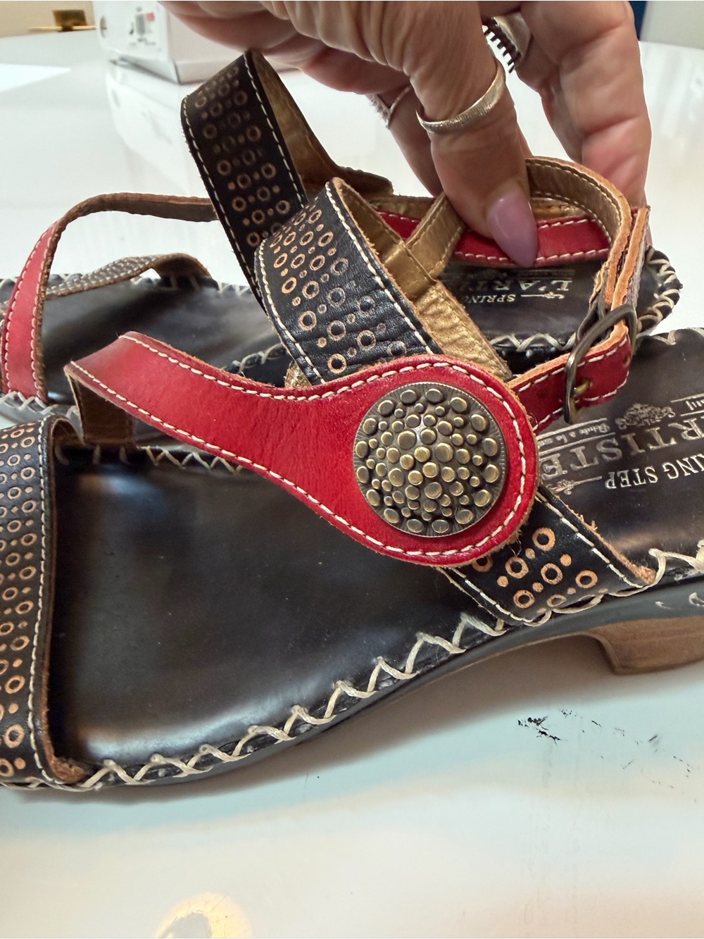 #783 L'ATISTE Black and Red Leather Strappy Sandals. In Hood Condition